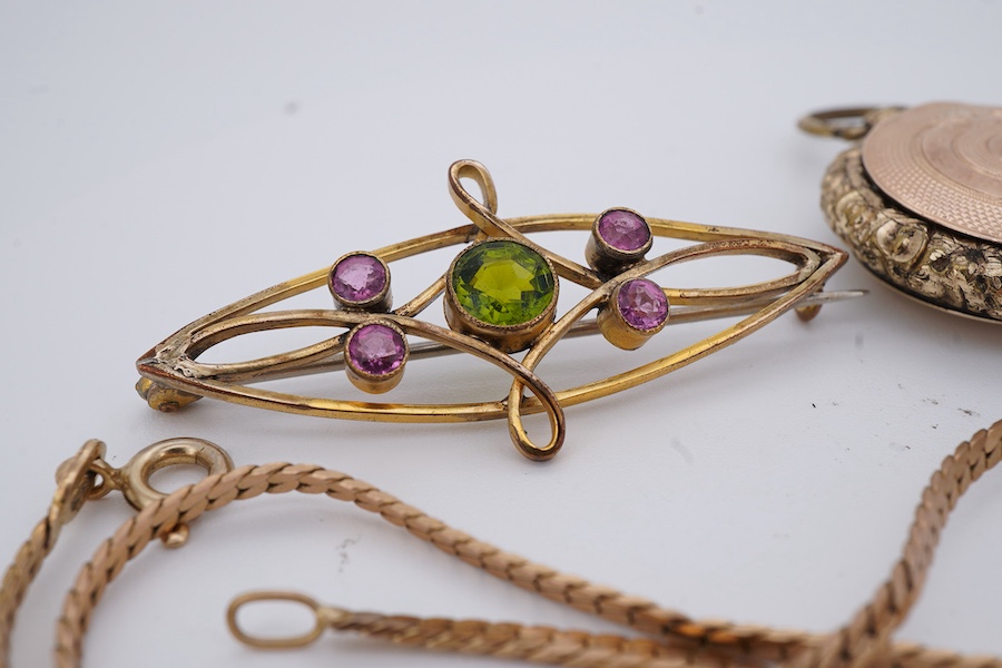 A group of jewels, comprising, a 9ct gold flat curb chain, length 37.5cm, British hallmarks, gross weight 5 grams; a gilt metal locket pendant; an Edwardian gilt metal, green and pink paste brooch; and a silver brooch se